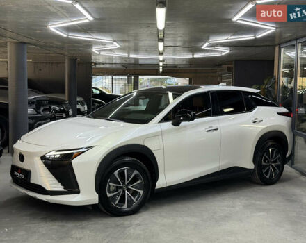 Білий Лексус RZ, об'ємом двигуна 0 л та пробігом 9 тис. км за 41900 $, фото 5 на Automoto.ua