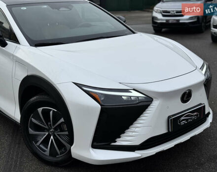 Белый Лексус RZ, объемом двигателя 0 л и пробегом 7 тыс. км за 37800 $, фото 10 на Automoto.ua