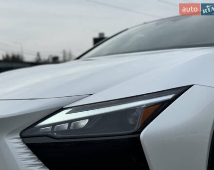 Белый Лексус RZ, объемом двигателя 0 л и пробегом 7 тыс. км за 37800 $, фото 6 на Automoto.ua