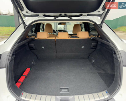 Белый Лексус RZ, объемом двигателя 0 л и пробегом 7 тыс. км за 37800 $, фото 46 на Automoto.ua