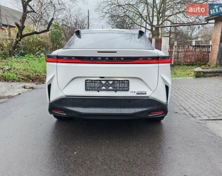 Белый Лексус RZ, объемом двигателя 0 л и пробегом 5 тыс. км за 40000 $, фото 3 на Automoto.ua