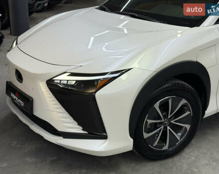 Білий Лексус RZ, об'ємом двигуна 0 л та пробігом 9 тис. км за 41900 $, фото 7 на Automoto.ua
