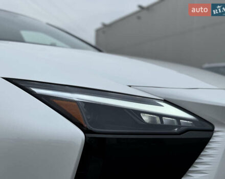 Белый Лексус RZ, объемом двигателя 0 л и пробегом 7 тыс. км за 37800 $, фото 12 на Automoto.ua