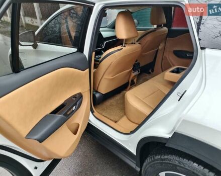 Белый Лексус RZ, объемом двигателя 0 л и пробегом 5 тыс. км за 40000 $, фото 7 на Automoto.ua