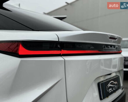 Белый Лексус RZ, объемом двигателя 0 л и пробегом 7 тыс. км за 37800 $, фото 27 на Automoto.ua
