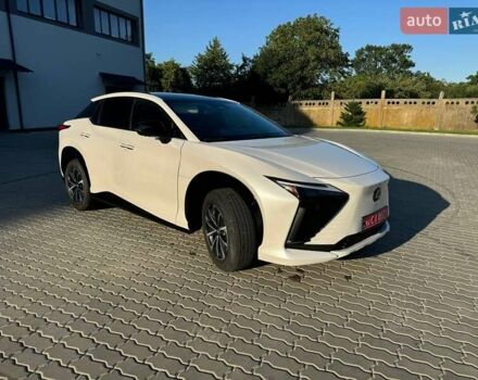 Белый Лексус RZ, объемом двигателя 0 л и пробегом 1 тыс. км за 42499 $, фото 6 на Automoto.ua