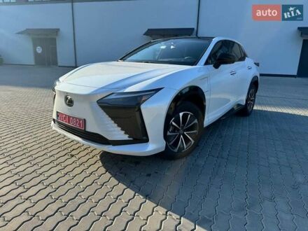 Лексус RZ 2024 в Львове на Automoto.ua Белый Лексус RZ, объемом двигателя 0 л и пробегом 1 тыс. км за 42499 $, фото 1 на Automoto.ua