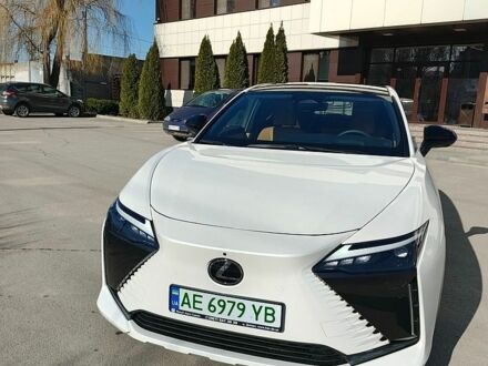 Белый Лексус RZ, объемом двигателя 0 л и пробегом 5 тыс. км за 43500 $, фото 1 на Automoto.ua
