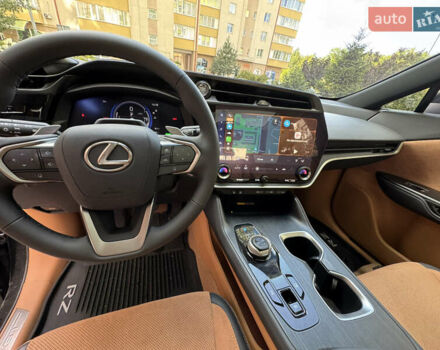 Лексус RZ 2023 у Львові на Automoto.ua Чорний Лексус RZ, об'ємом двигуна 0 л та пробігом 10 тис. км за 45000 $, фото 15 на Automoto.ua