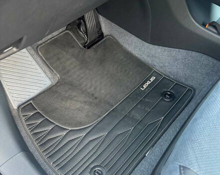 Серый Лексус RZ, объемом двигателя 0 л и пробегом 7 тыс. км за 54850 $, фото 19 на Automoto.ua