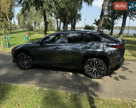 Сірий Лексус RZ, об'ємом двигуна 0 л та пробігом 5 тис. км за 48995 $, фото 4 на Automoto.ua
