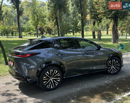 Сірий Лексус RZ, об'ємом двигуна 0 л та пробігом 5 тис. км за 48995 $, фото 9 на Automoto.ua