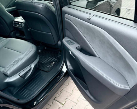 Чорний Лексус TX, об'ємом двигуна 2.39 л та пробігом 3 тис. км за 93000 $, фото 28 на Automoto.ua
