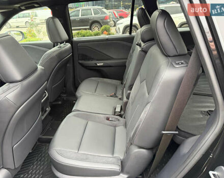 Чорний Лексус TX, об'ємом двигуна 2.39 л та пробігом 3 тис. км за 93000 $, фото 5 на Automoto.ua