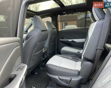 Сірий Лексус TX, об'ємом двигуна 2.4 л та пробігом 1 тис. км за 117000 $, фото 36 на Automoto.ua