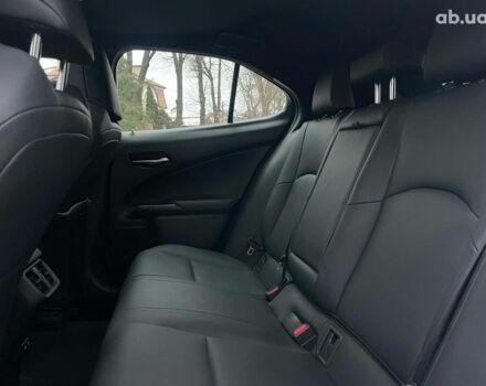Белый Лексус UX, объемом двигателя 2 л и пробегом 66 тыс. км за 27990 $, фото 24 на Automoto.ua