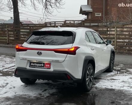 Белый Лексус UX, объемом двигателя 2 л и пробегом 66 тыс. км за 27990 $, фото 6 на Automoto.ua