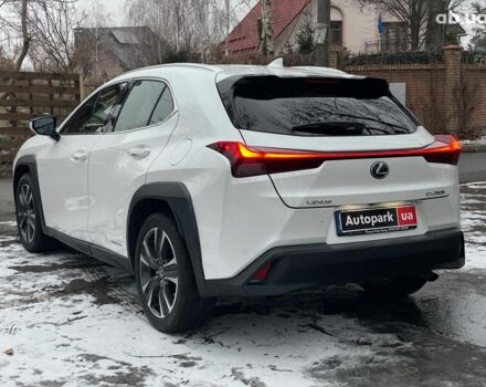 Белый Лексус UX, объемом двигателя 2 л и пробегом 66 тыс. км за 27990 $, фото 8 на Automoto.ua