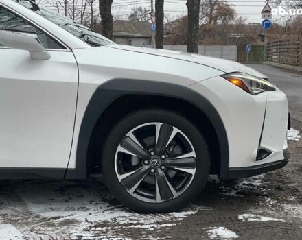 Белый Лексус UX, объемом двигателя 2 л и пробегом 66 тыс. км за 27990 $, фото 3 на Automoto.ua