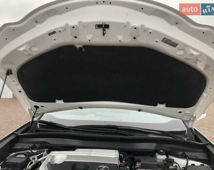 Белый Лексус UX, объемом двигателя 1.99 л и пробегом 79 тыс. км за 25500 $, фото 54 на Automoto.ua