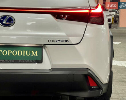 Белый Лексус UX, объемом двигателя 1.99 л и пробегом 46 тыс. км за 35500 $, фото 7 на Automoto.ua
