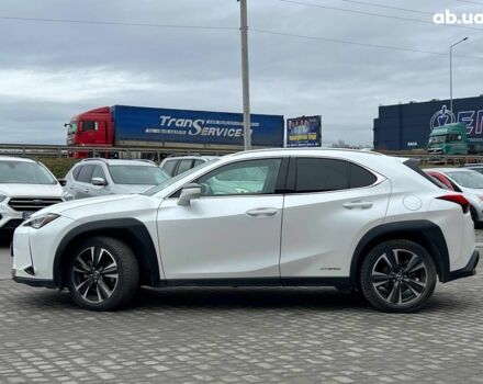 Белый Лексус UX, объемом двигателя 2 л и пробегом 86 тыс. км за 23390 $, фото 2 на Automoto.ua