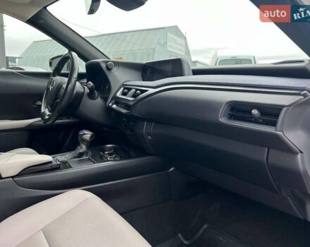 Белый Лексус UX, объемом двигателя 2 л и пробегом 86 тыс. км за 23390 $, фото 46 на Automoto.ua