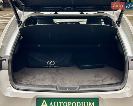 Белый Лексус UX, объемом двигателя 1.99 л и пробегом 46 тыс. км за 35500 $, фото 14 на Automoto.ua