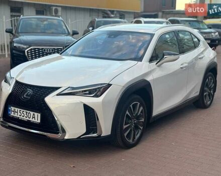 Белый Лексус UX, объемом двигателя 2 л и пробегом 45 тыс. км за 28000 $, фото 2 на Automoto.ua