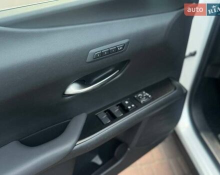 Білий Лексус UX, об'ємом двигуна 2 л та пробігом 45 тис. км за 28000 $, фото 29 на Automoto.ua