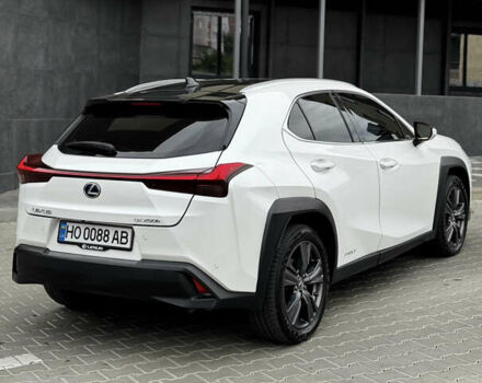 Белый Лексус UX, объемом двигателя 1.99 л и пробегом 61 тыс. км за 31800 $, фото 3 на Automoto.ua