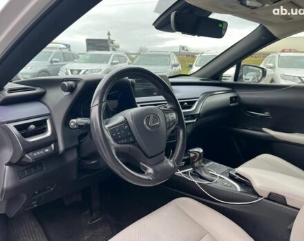Белый Лексус UX, объемом двигателя 2 л и пробегом 86 тыс. км за 23390 $, фото 16 на Automoto.ua