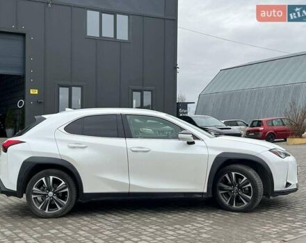 Белый Лексус UX, объемом двигателя 2 л и пробегом 86 тыс. км за 23390 $, фото 8 на Automoto.ua