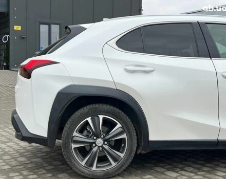 Белый Лексус UX, объемом двигателя 2 л и пробегом 86 тыс. км за 23390 $, фото 7 на Automoto.ua
