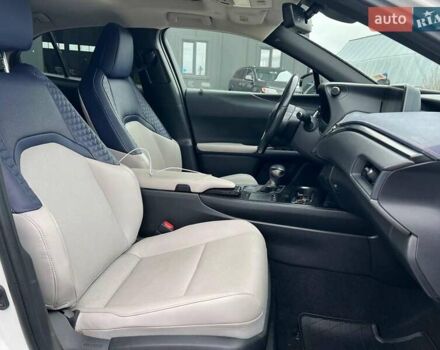 Белый Лексус UX, объемом двигателя 2 л и пробегом 86 тыс. км за 23390 $, фото 47 на Automoto.ua