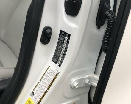 Белый Лексус UX, объемом двигателя 1.99 л и пробегом 79 тыс. км за 25500 $, фото 31 на Automoto.ua