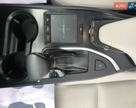 Белый Лексус UX, объемом двигателя 1.99 л и пробегом 79 тыс. км за 25500 $, фото 47 на Automoto.ua
