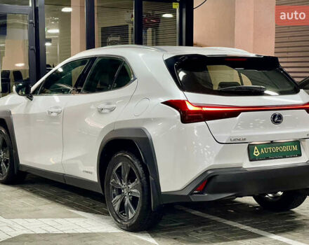 Белый Лексус UX, объемом двигателя 1.99 л и пробегом 46 тыс. км за 35500 $, фото 10 на Automoto.ua