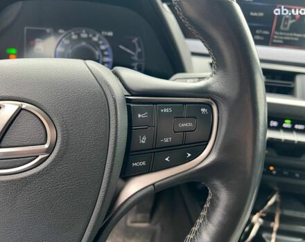 Белый Лексус UX, объемом двигателя 2 л и пробегом 86 тыс. км за 23390 $, фото 24 на Automoto.ua