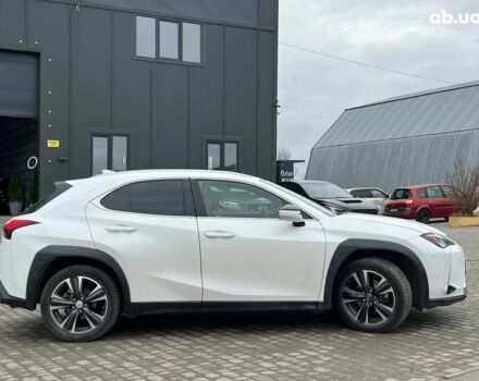 Белый Лексус UX, объемом двигателя 2 л и пробегом 86 тыс. км за 23390 $, фото 8 на Automoto.ua