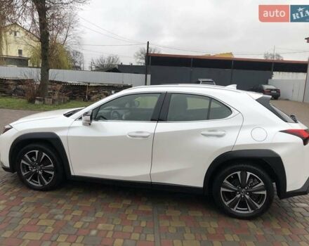 Белый Лексус UX, объемом двигателя 1.99 л и пробегом 79 тыс. км за 25500 $, фото 2 на Automoto.ua