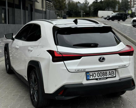 Белый Лексус UX, объемом двигателя 1.99 л и пробегом 61 тыс. км за 31800 $, фото 5 на Automoto.ua