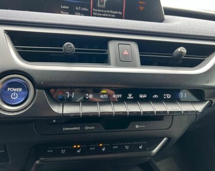 Белый Лексус UX, объемом двигателя 2 л и пробегом 86 тыс. км за 23390 $, фото 37 на Automoto.ua