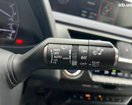 Белый Лексус UX, объемом двигателя 2 л и пробегом 86 тыс. км за 23390 $, фото 26 на Automoto.ua