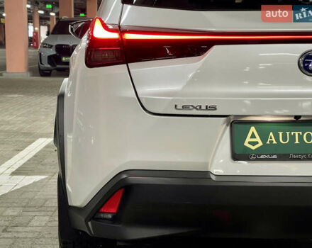 Белый Лексус UX, объемом двигателя 1.99 л и пробегом 46 тыс. км за 35500 $, фото 6 на Automoto.ua