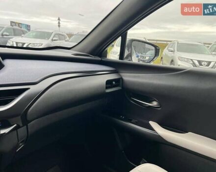 Белый Лексус UX, объемом двигателя 2 л и пробегом 86 тыс. км за 23390 $, фото 39 на Automoto.ua