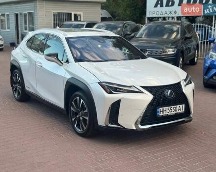 Белый Лексус UX, объемом двигателя 2 л и пробегом 45 тыс. км за 28000 $, фото 7 на Automoto.ua