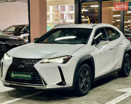 Белый Лексус UX, объемом двигателя 1.99 л и пробегом 46 тыс. км за 35500 $, фото 3 на Automoto.ua