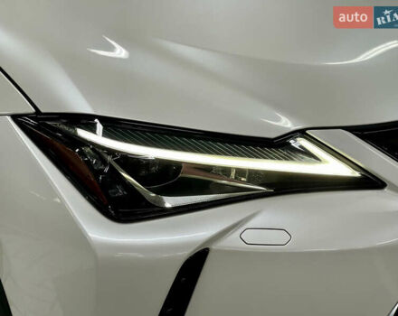 Белый Лексус UX, объемом двигателя 1.99 л и пробегом 46 тыс. км за 35500 $, фото 1 на Automoto.ua