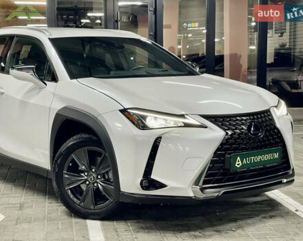 Белый Лексус UX, объемом двигателя 1.99 л и пробегом 46 тыс. км за 35500 $, фото 2 на Automoto.ua
